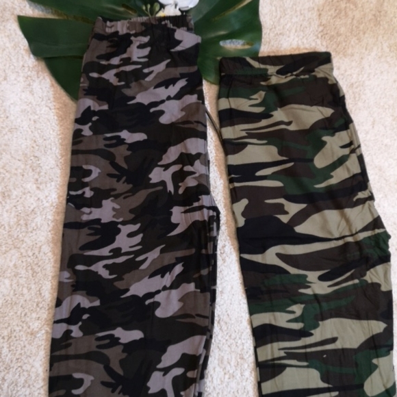 🛍️NWT🛍️  Ladies Camouflage Leggings 2 for $15 - Picture 2 of 5